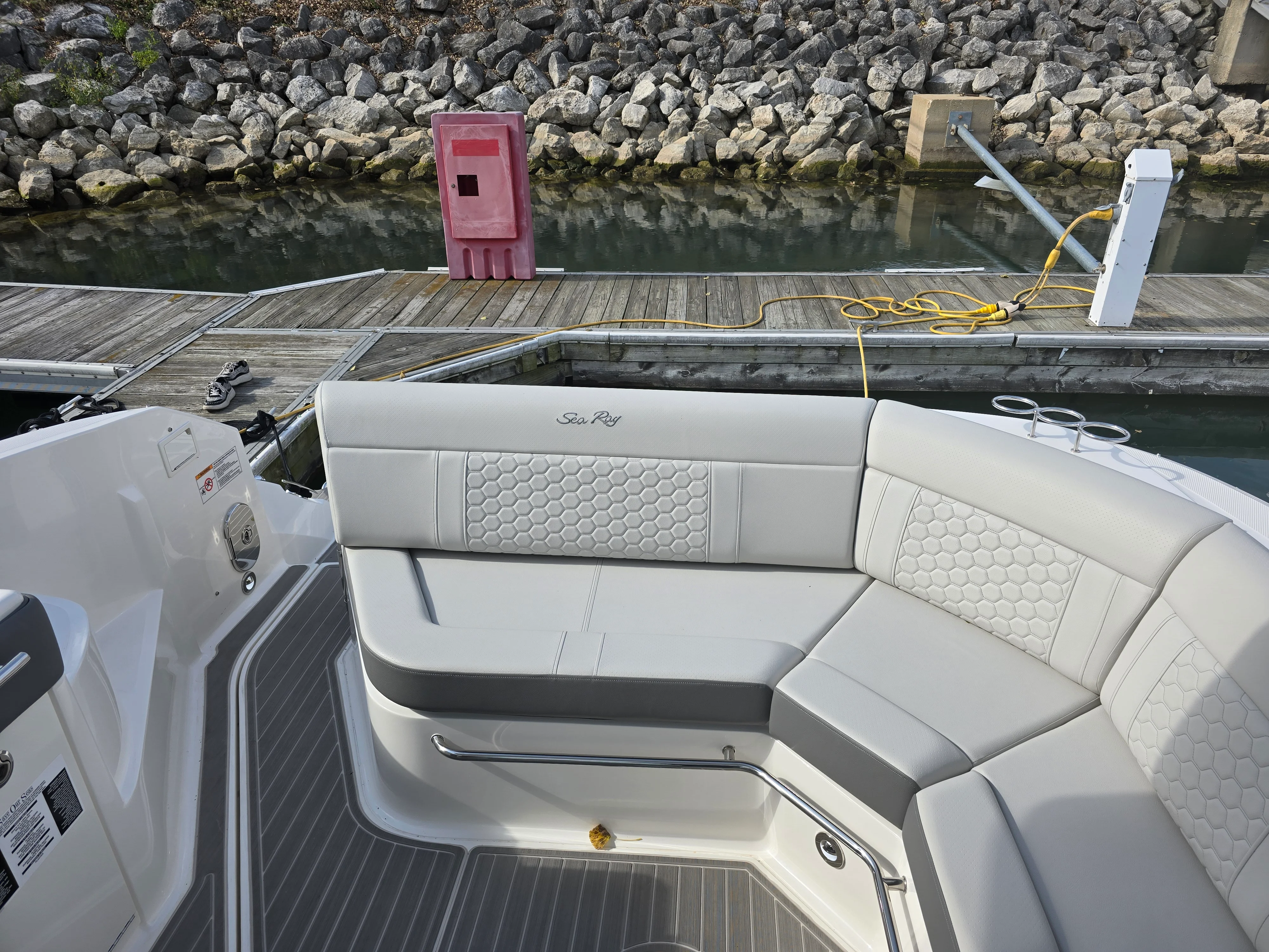 2025 Sea Ray Sundancer 320 Image Thumbnail #35