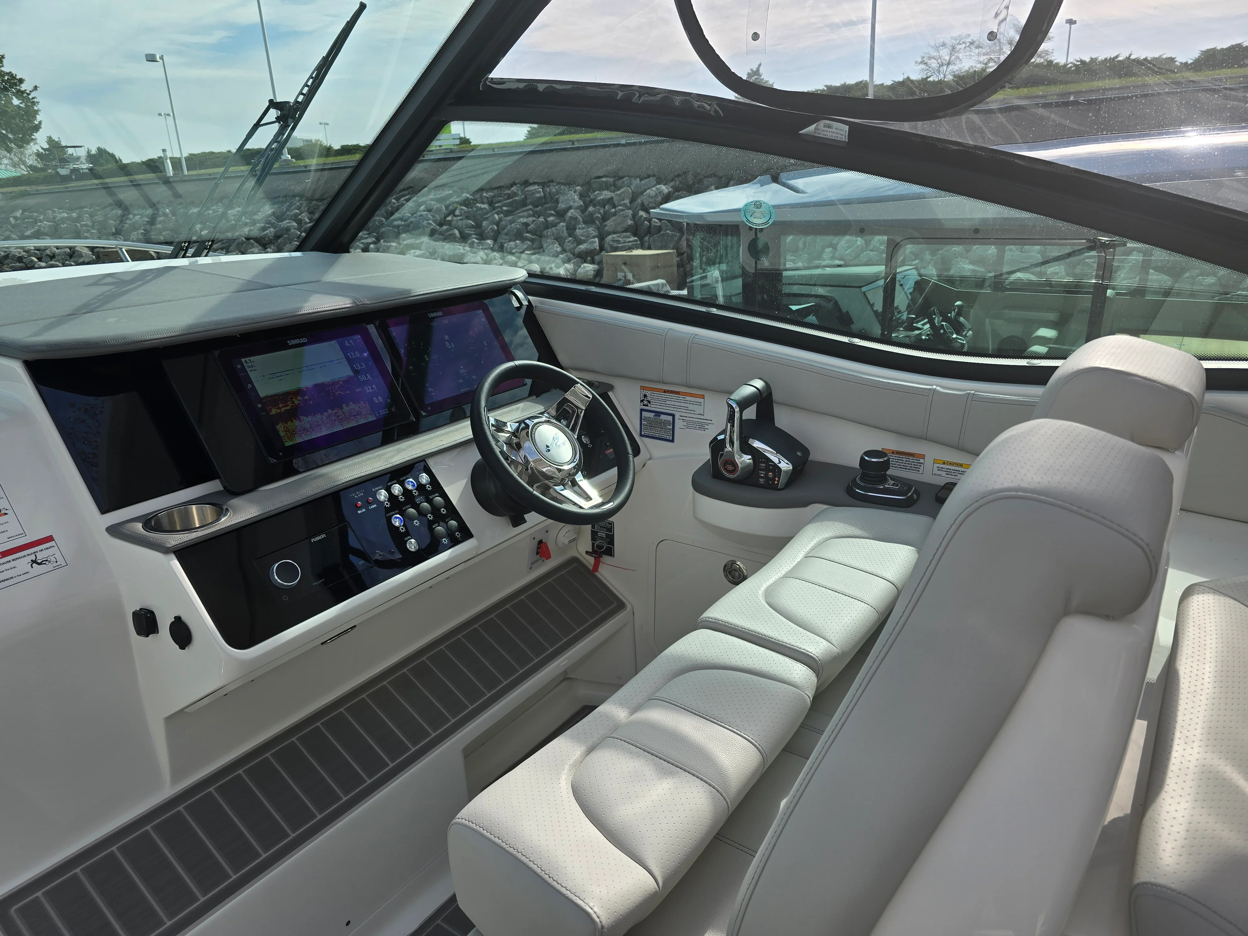 2025 Sea Ray Sundancer 320 Image Thumbnail #31