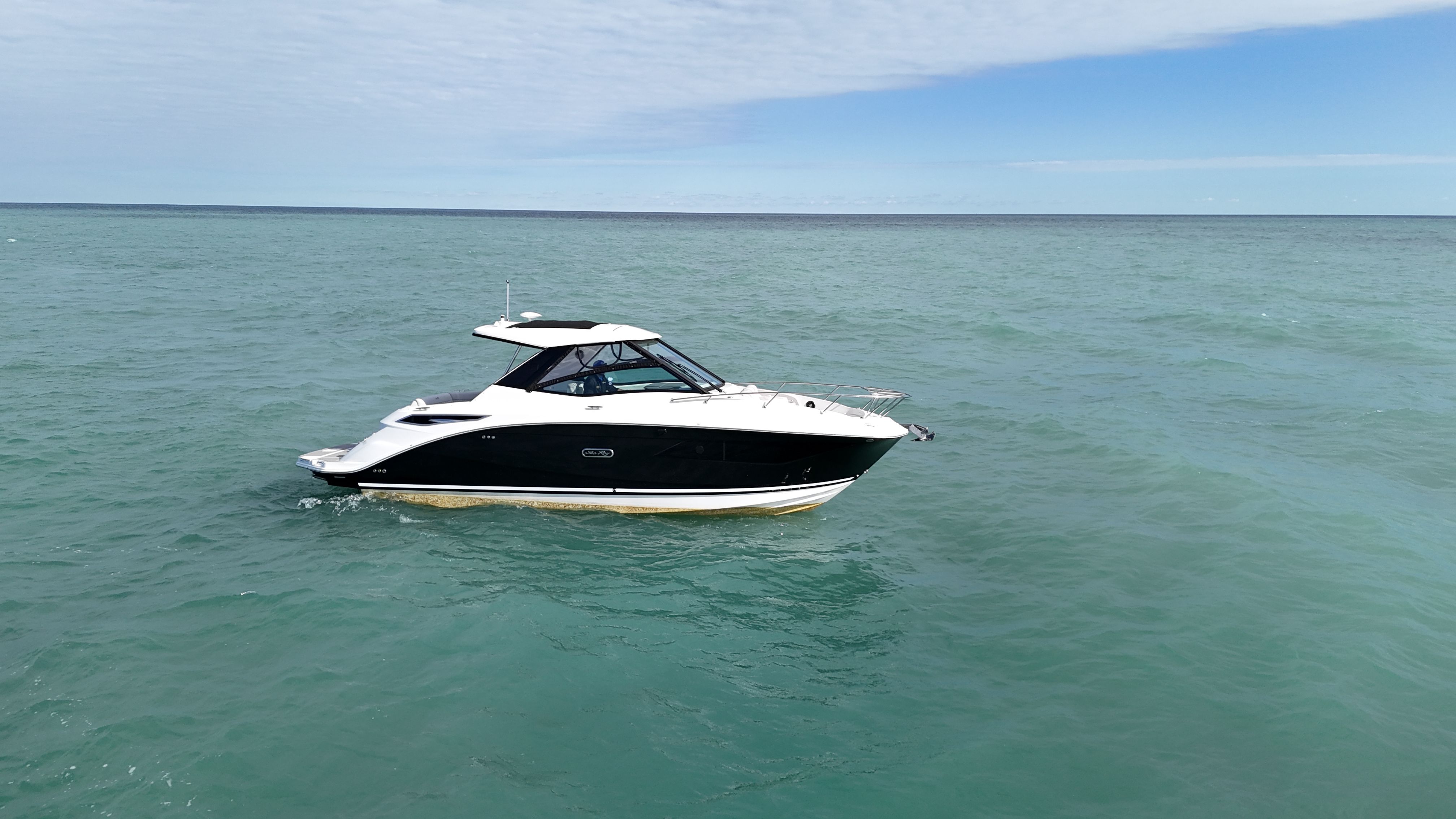 2025 Sea Ray Sundancer 320 Image Thumbnail #13