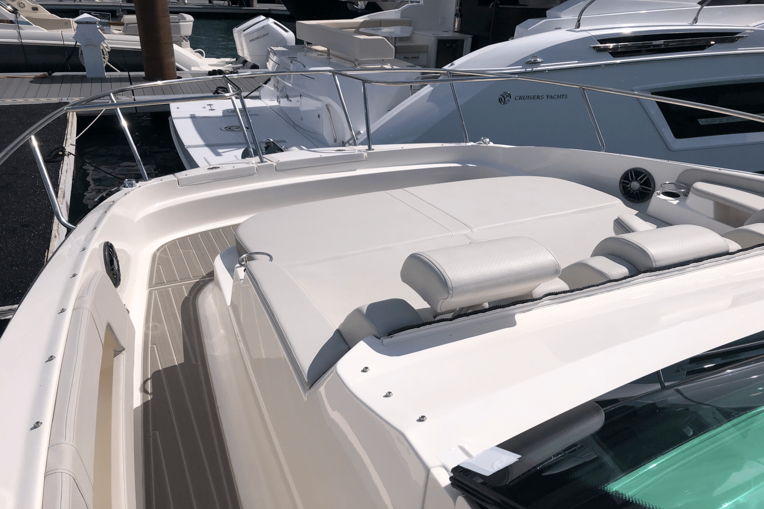 2025 Sea Ray Sundancer 320 Image Thumbnail #22