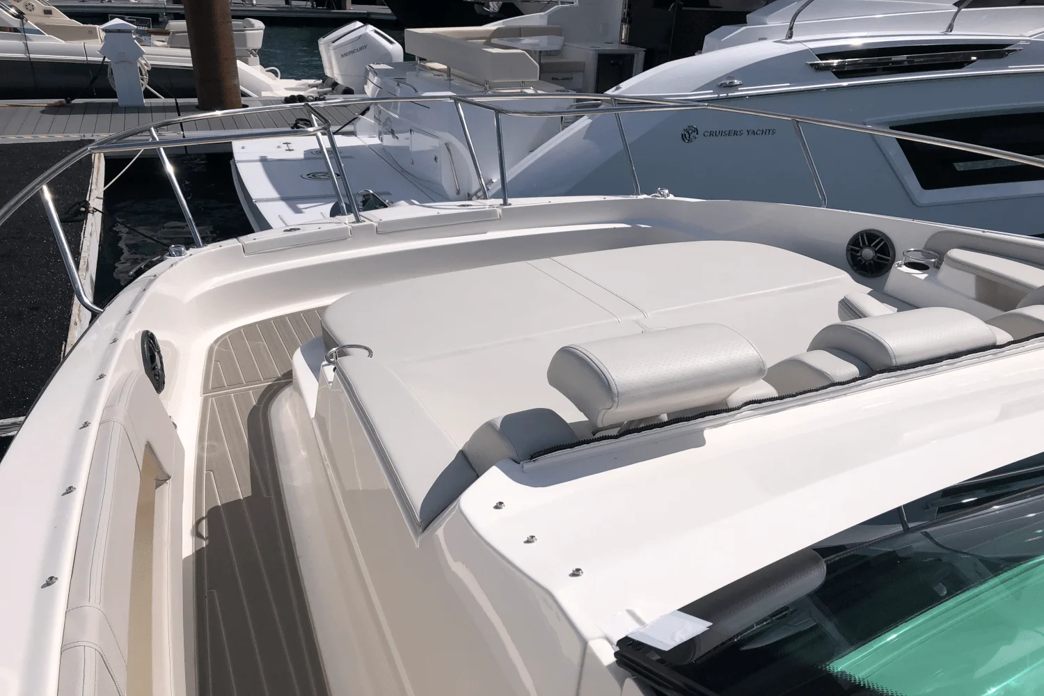 2025 Sea Ray Sundancer 320 Image Thumbnail #22