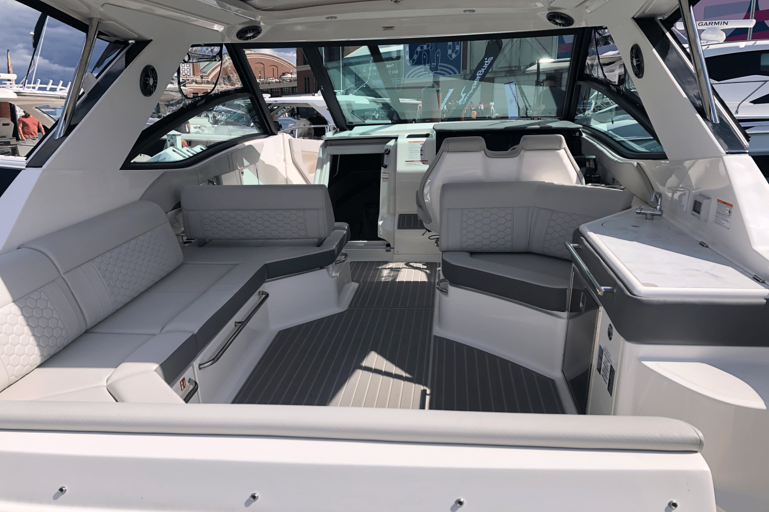 2025 Sea Ray Sundancer 320 Image Thumbnail #28