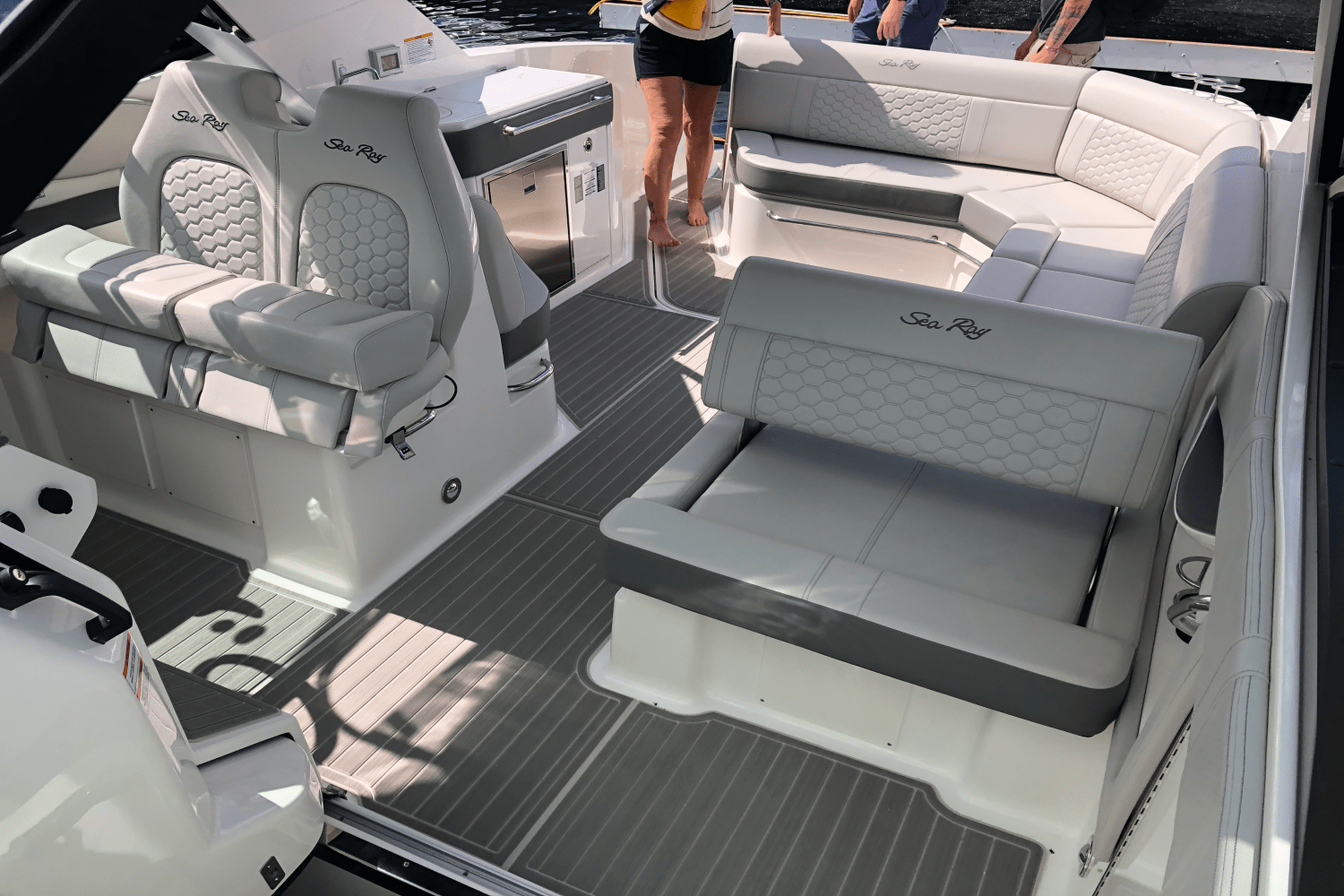 2025 Sea Ray Sundancer 320 Image Thumbnail #34