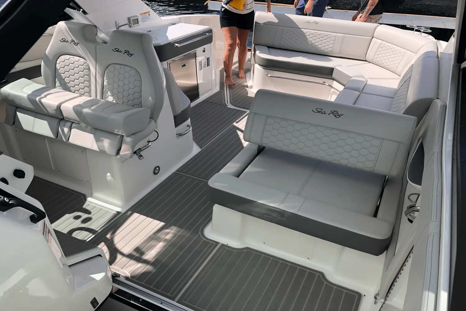 2025 Sea Ray Sundancer 320 Image Thumbnail #10