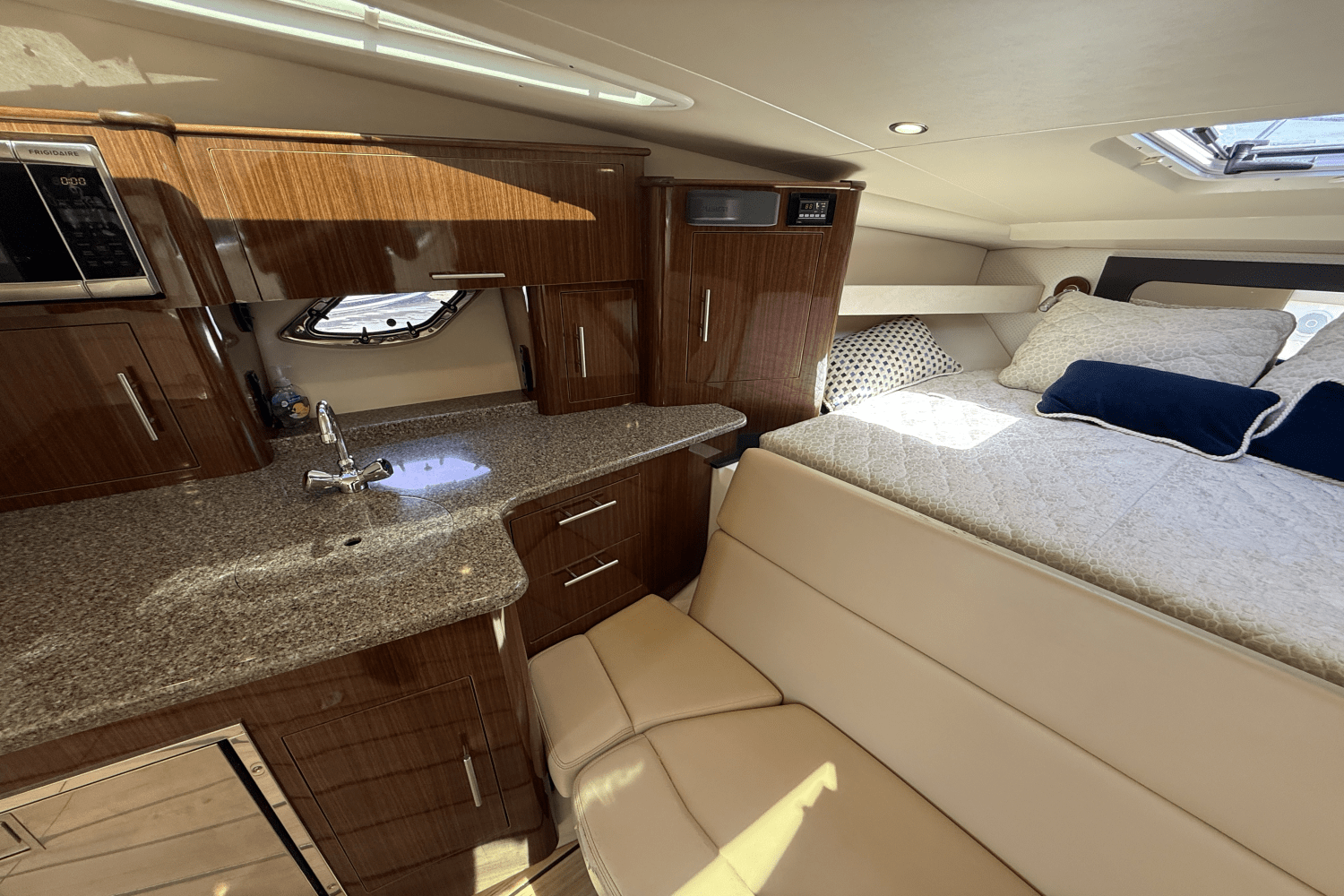 2015 Regal 35 SPORT COUPE Image Thumbnail #32
