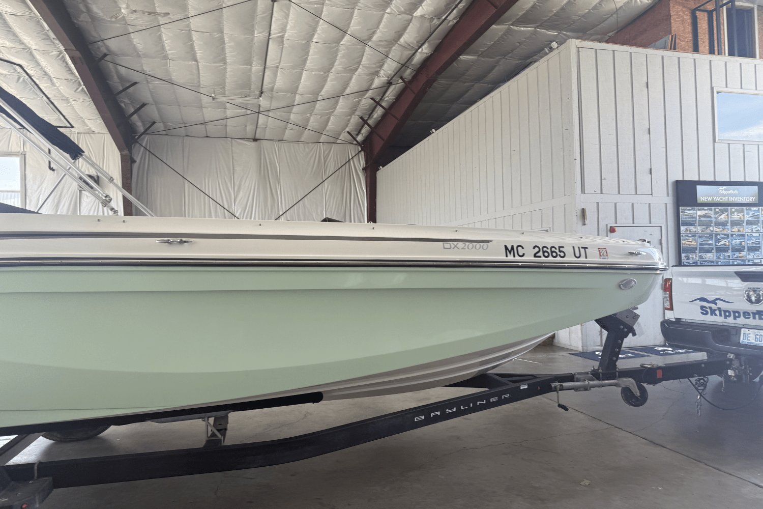 Thumbnail 4 for 2022 Bayliner DX2000