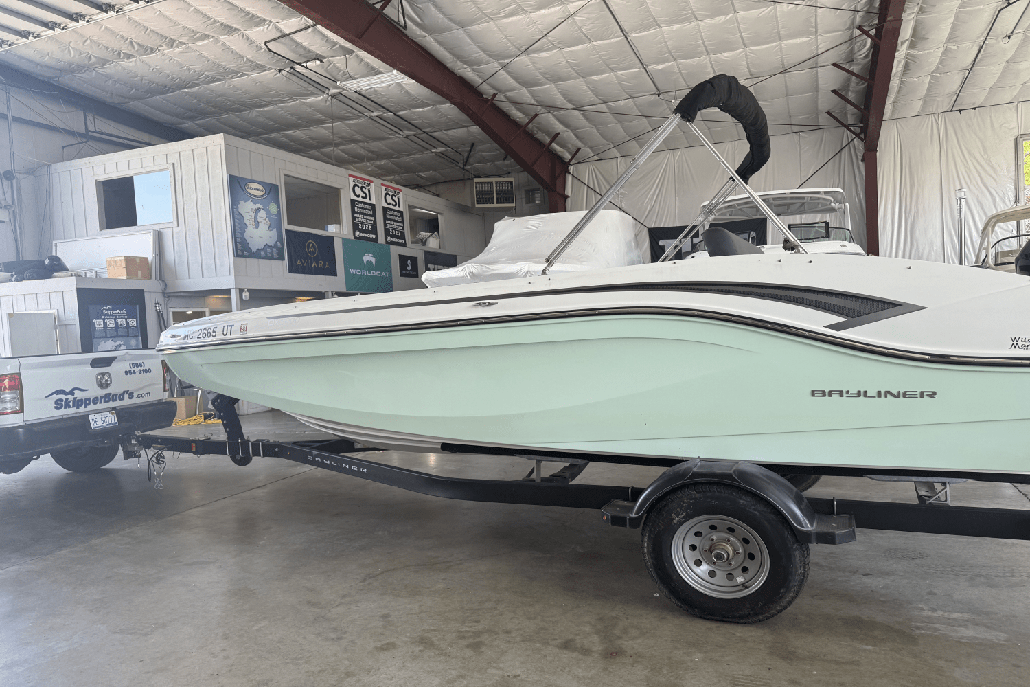 Thumbnail 2 for 2022 Bayliner DX2000
