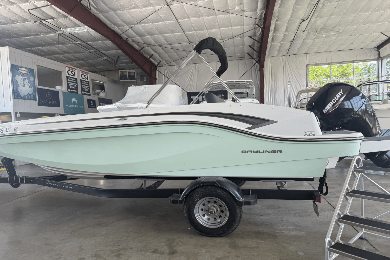 Thumbnail 3 for 2022 Bayliner DX2000