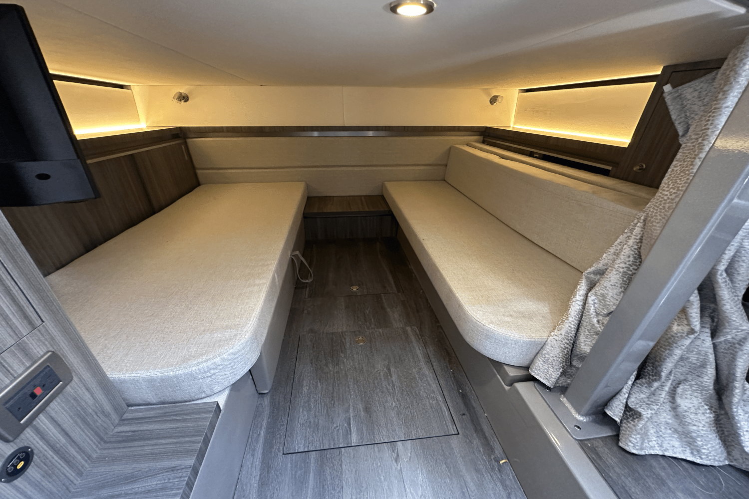 2023 Sea Ray Sundancer 320 Image Thumbnail #38