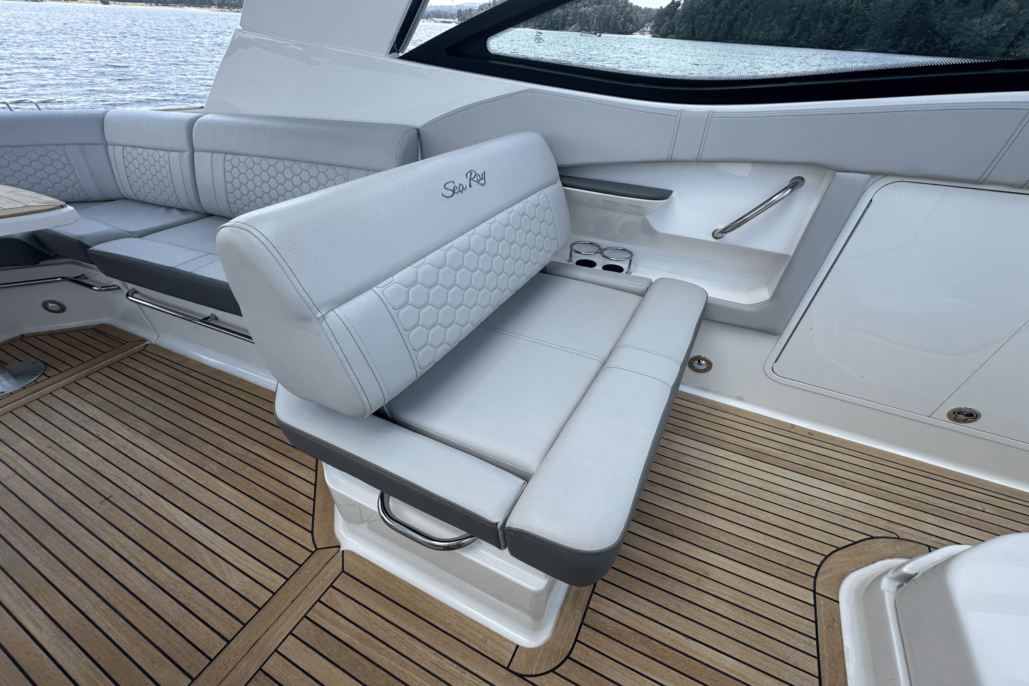 2023 Sea Ray Sundancer 320 Image Thumbnail #29