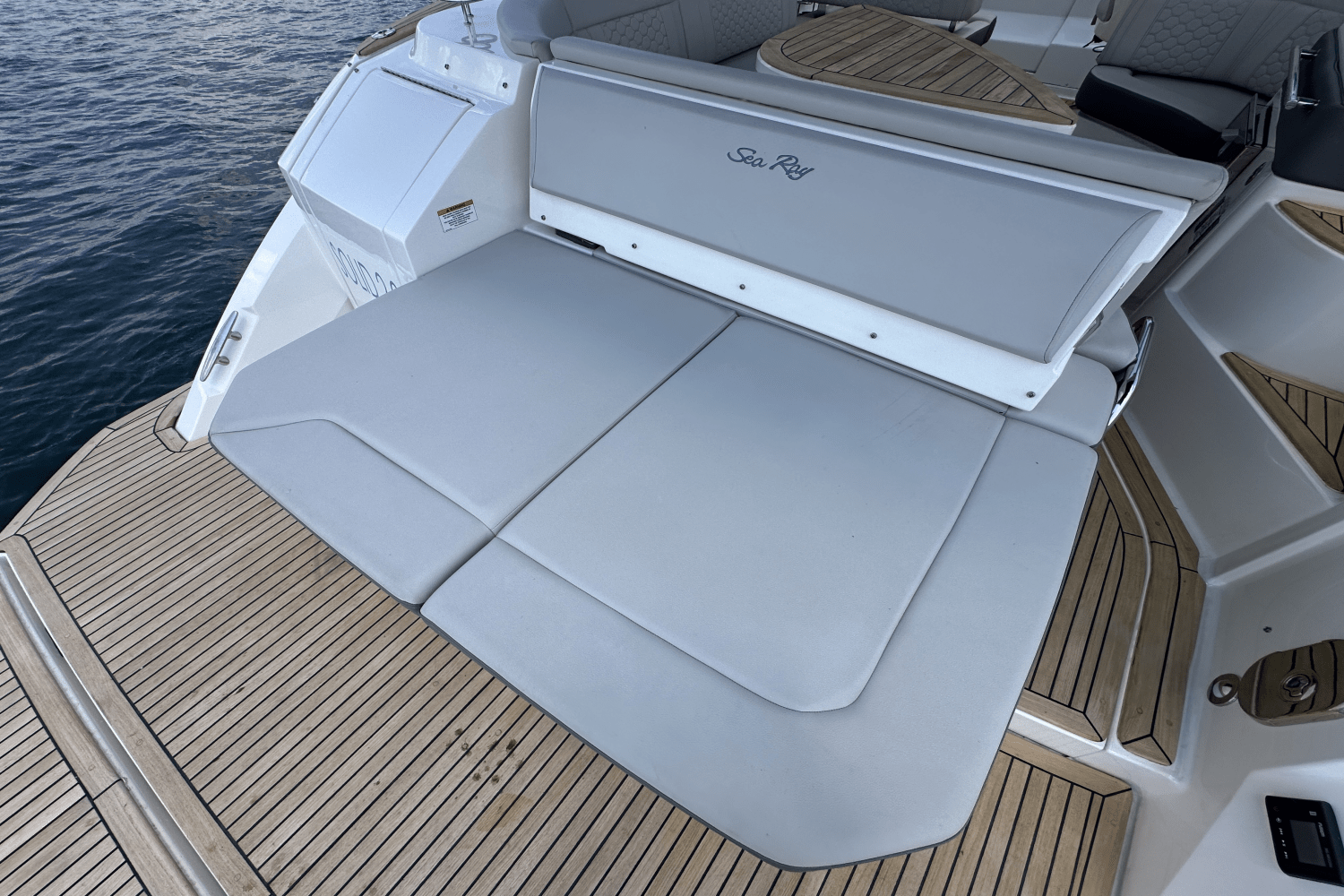 2023 Sea Ray Sundancer 320 Image Thumbnail #35