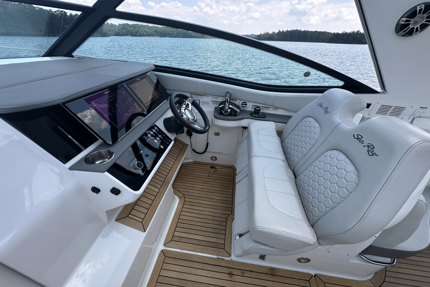 2023 Sea Ray Sundancer 320 Image Thumbnail #24
