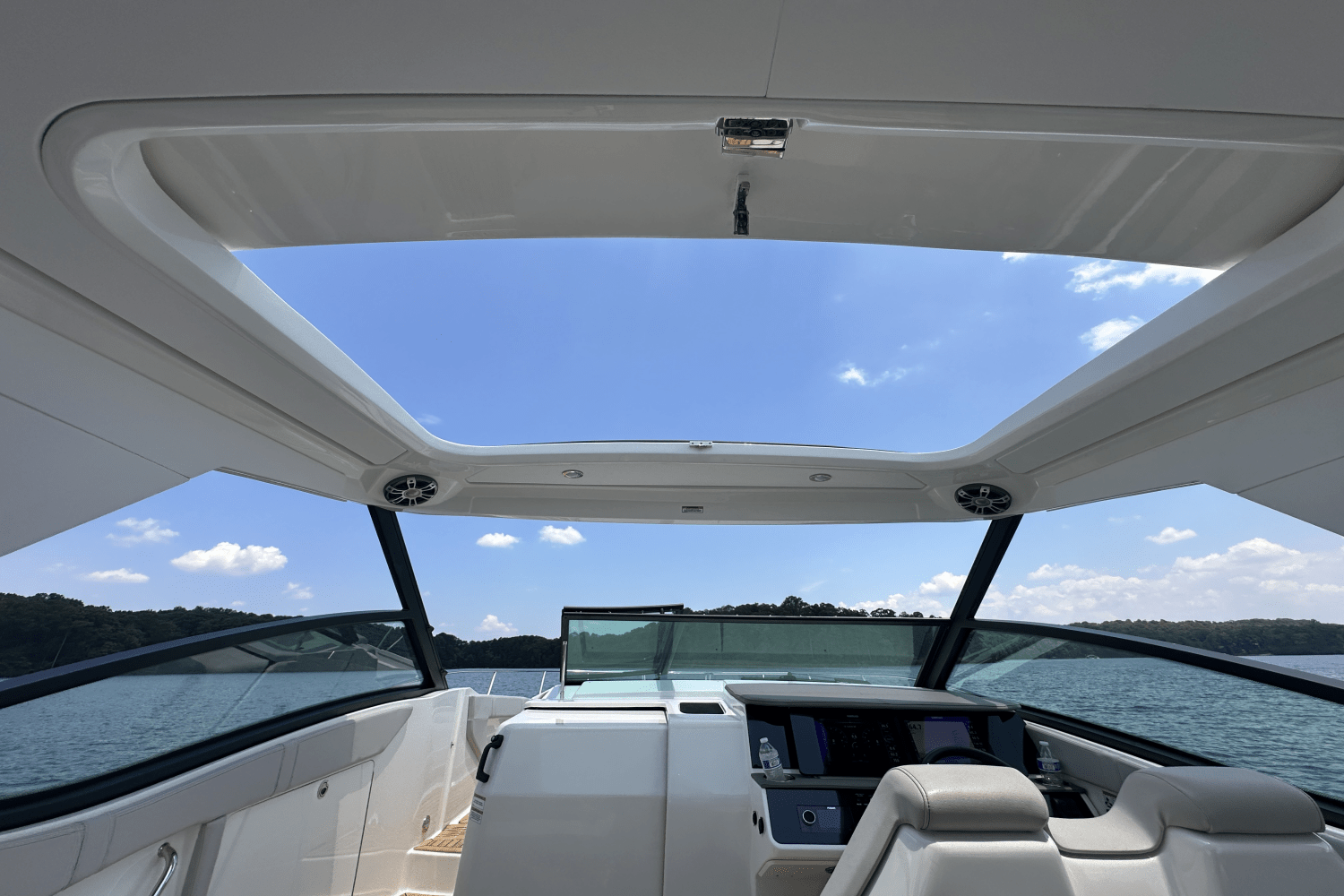 2023 Sea Ray Sundancer 320 Image Thumbnail #37