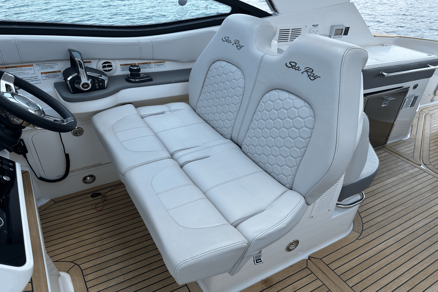 2023 Sea Ray Sundancer 320 Image Thumbnail #27