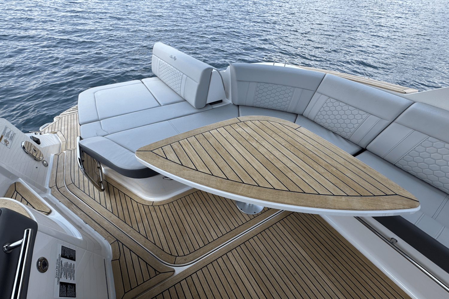2023 Sea Ray Sundancer 320 Image Thumbnail #32