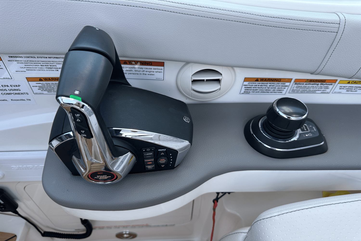 2023 Sea Ray Sundancer 320 Image Thumbnail #26