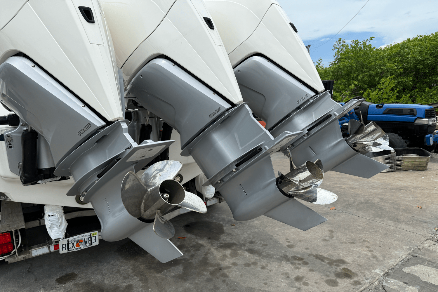 2024 Sea Ray Sundancer 320 Outboard Image Thumbnail #2