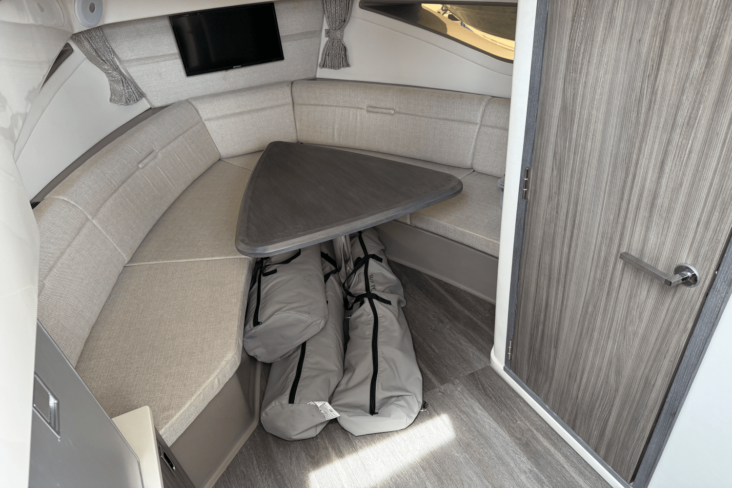 2024 Sea Ray Sundancer 320 Outboard Image Thumbnail #6