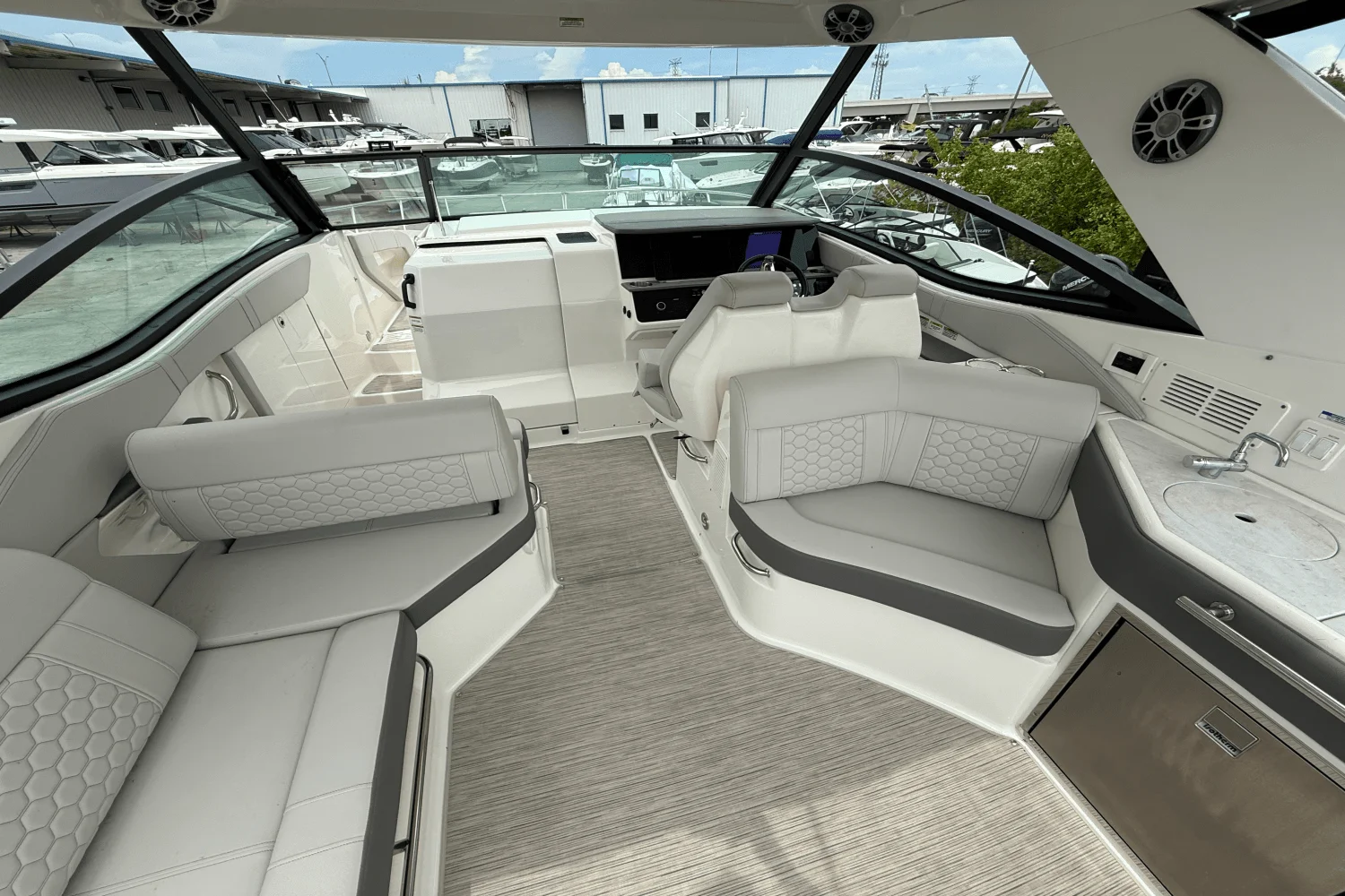 2024 Sea Ray Sundancer 320 Outboard Image Thumbnail #5