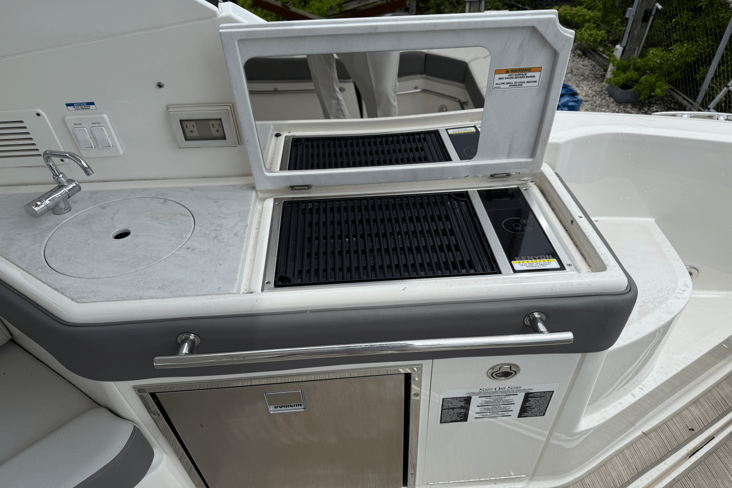 2024 Sea Ray Sundancer 320 Outboard Image Thumbnail #4