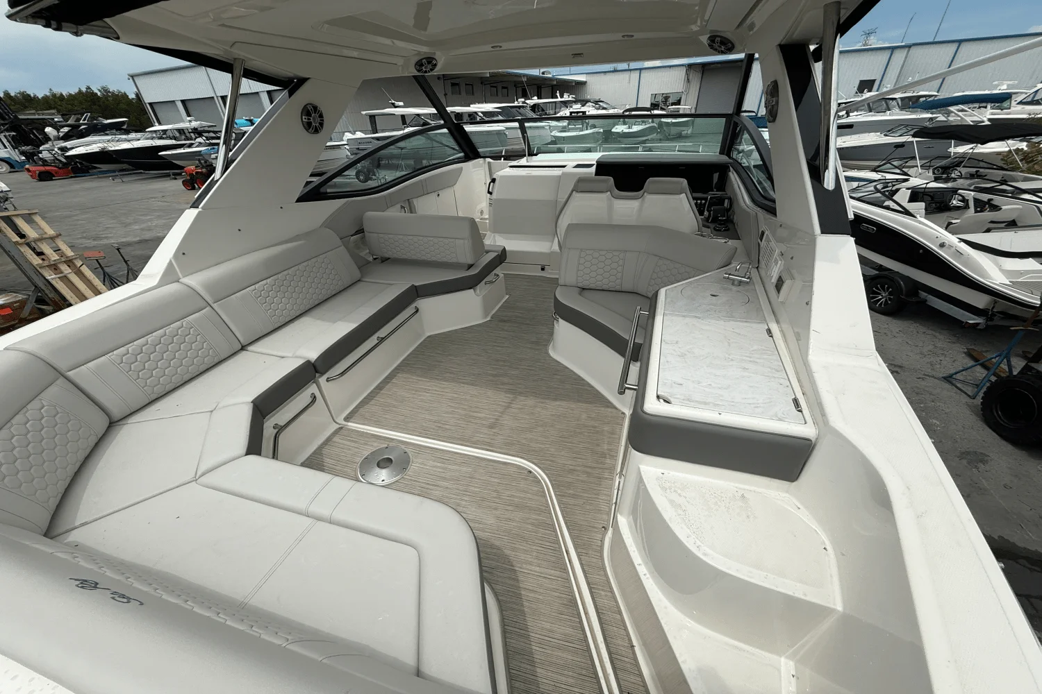 2024 Sea Ray Sundancer 320 Outboard Image Thumbnail #3