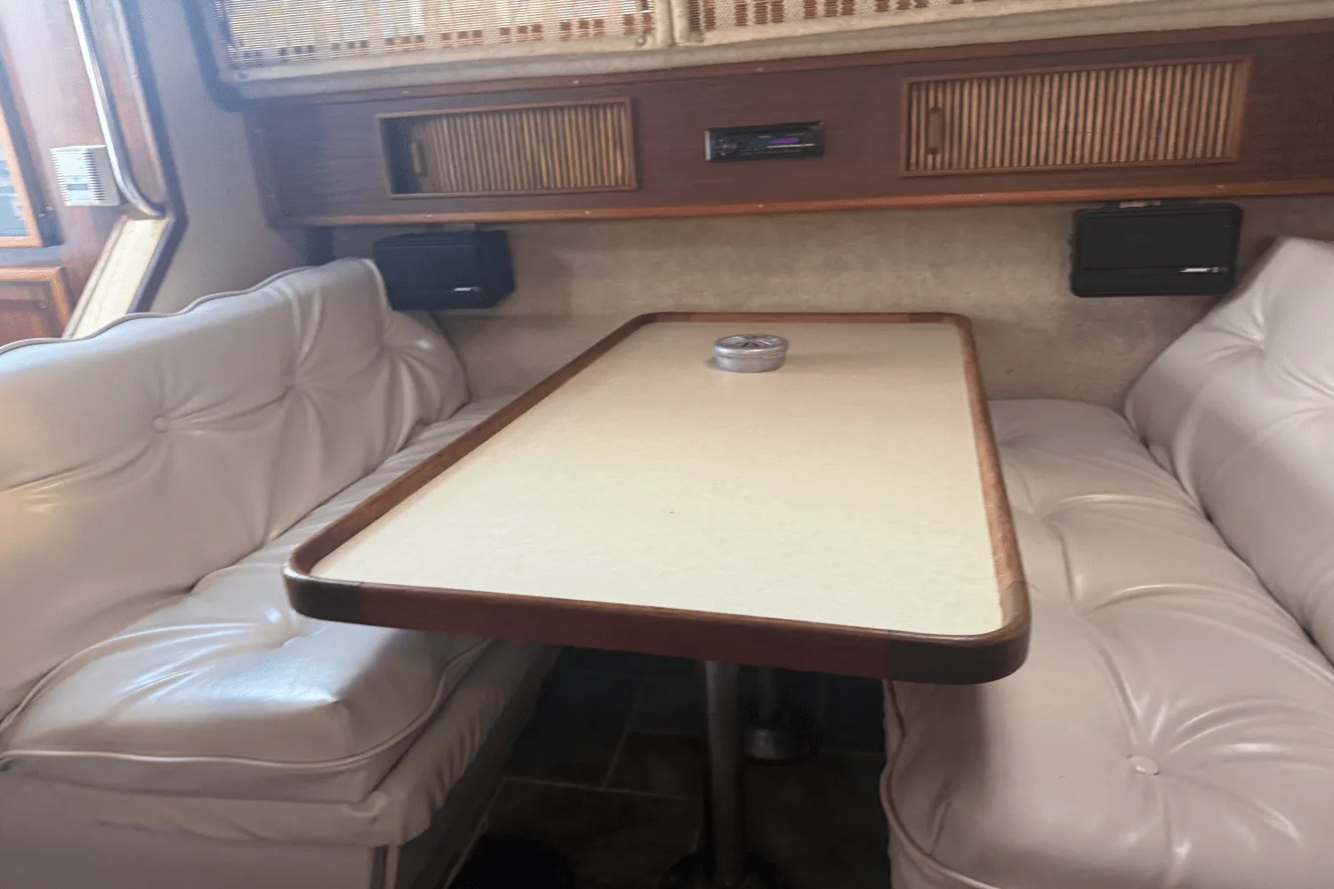 1986 Sea Ray 340 SUNDANCER Image Thumbnail #28