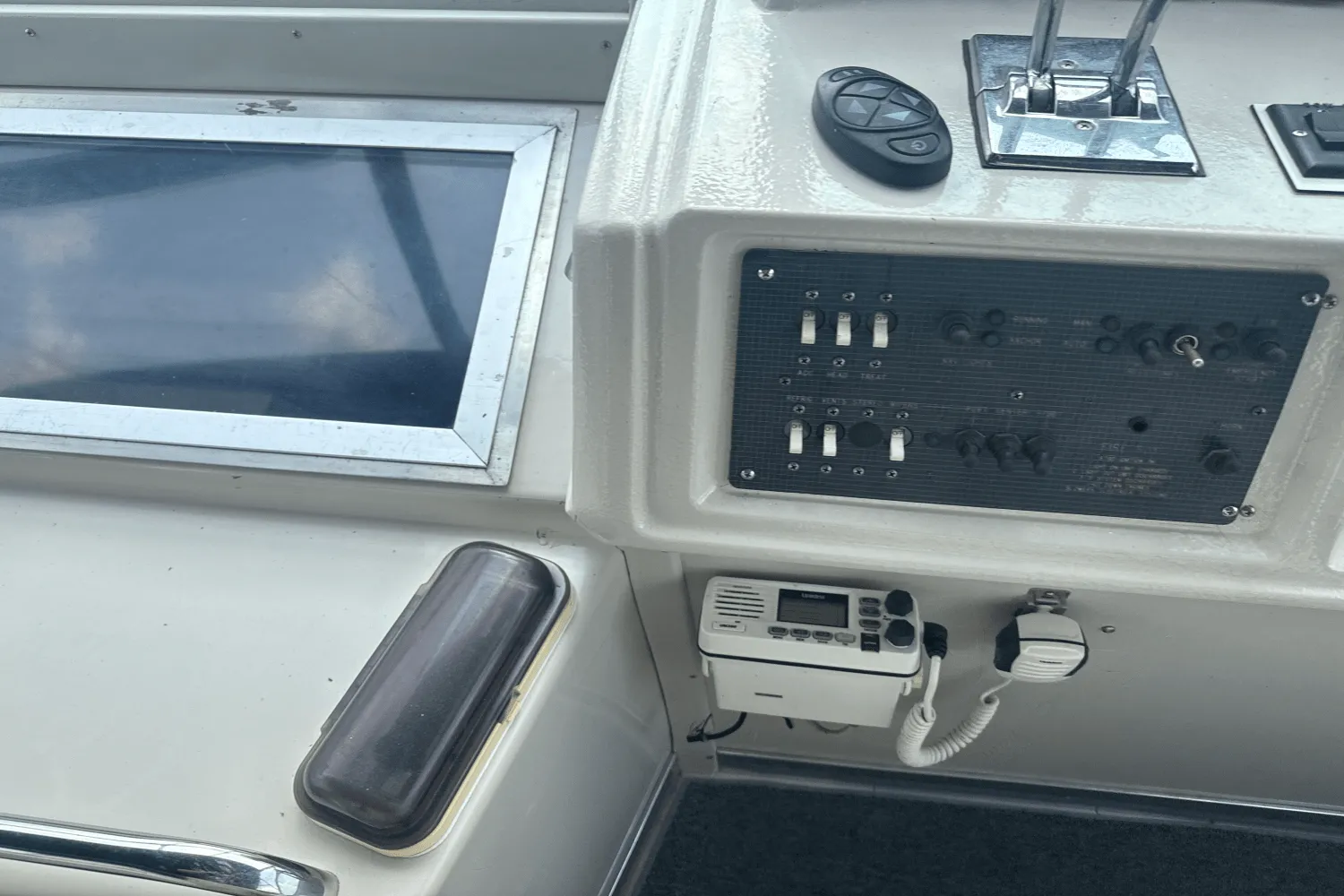 1986 Sea Ray 340 SUNDANCER Image Thumbnail #19