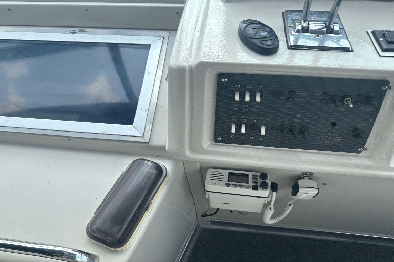 1986 Sea Ray 340 SUNDANCER Image Thumbnail #19