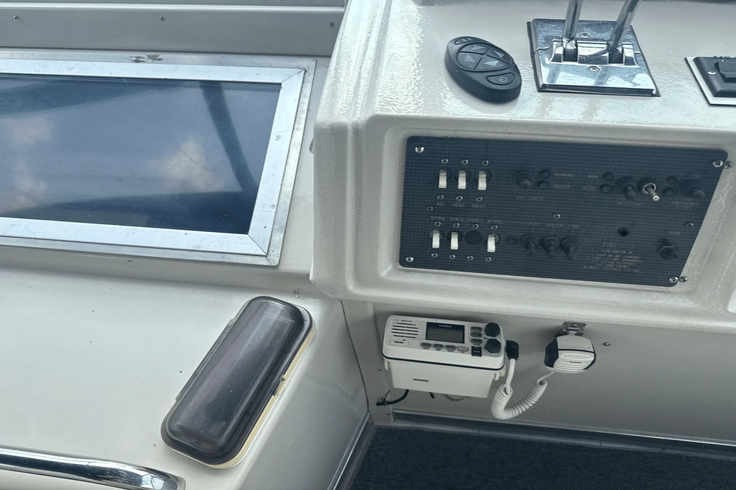 1986 Sea Ray 340 SUNDANCER Image Thumbnail #19