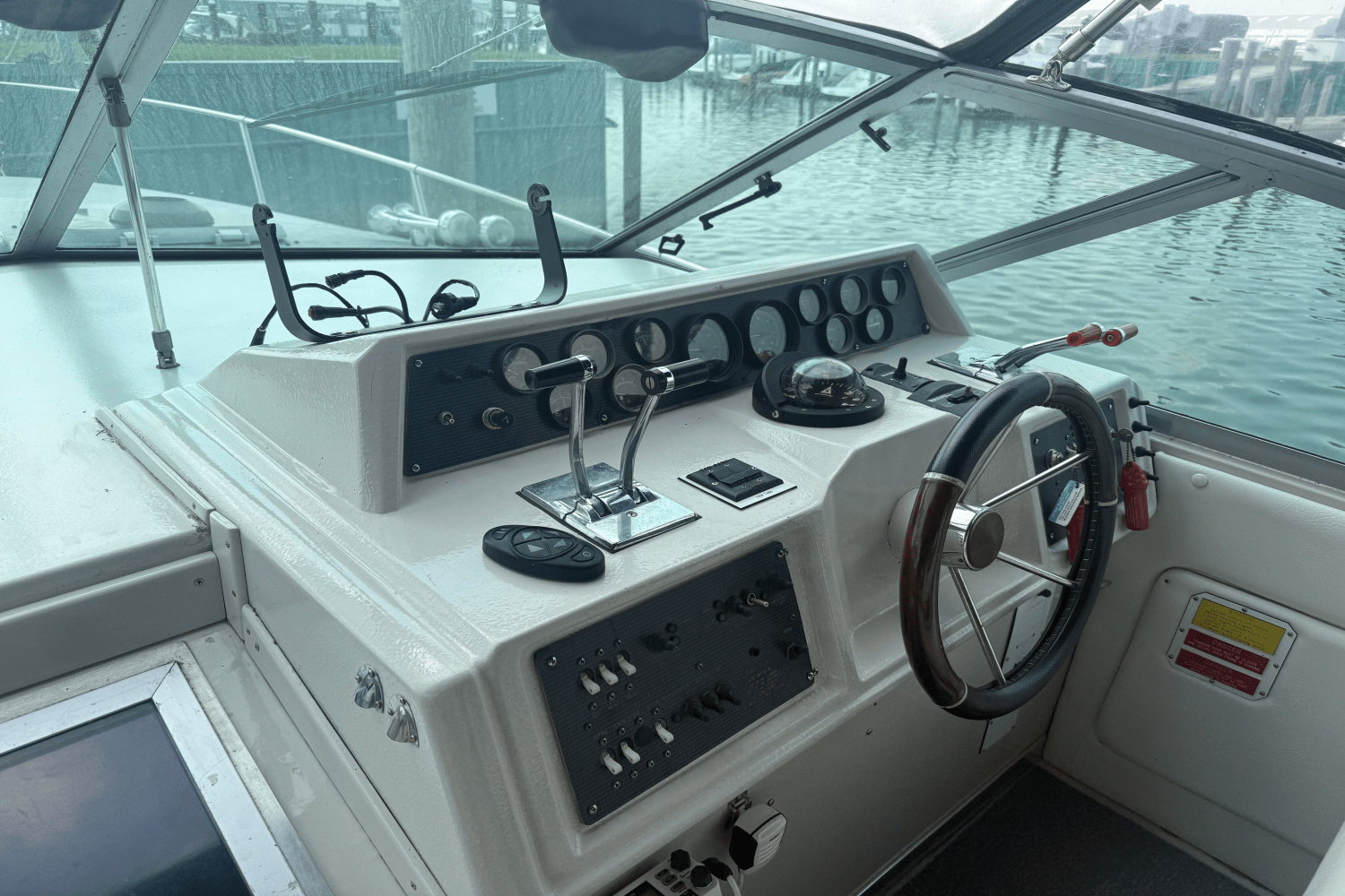 1986 Sea Ray 340 SUNDANCER Image Thumbnail #17