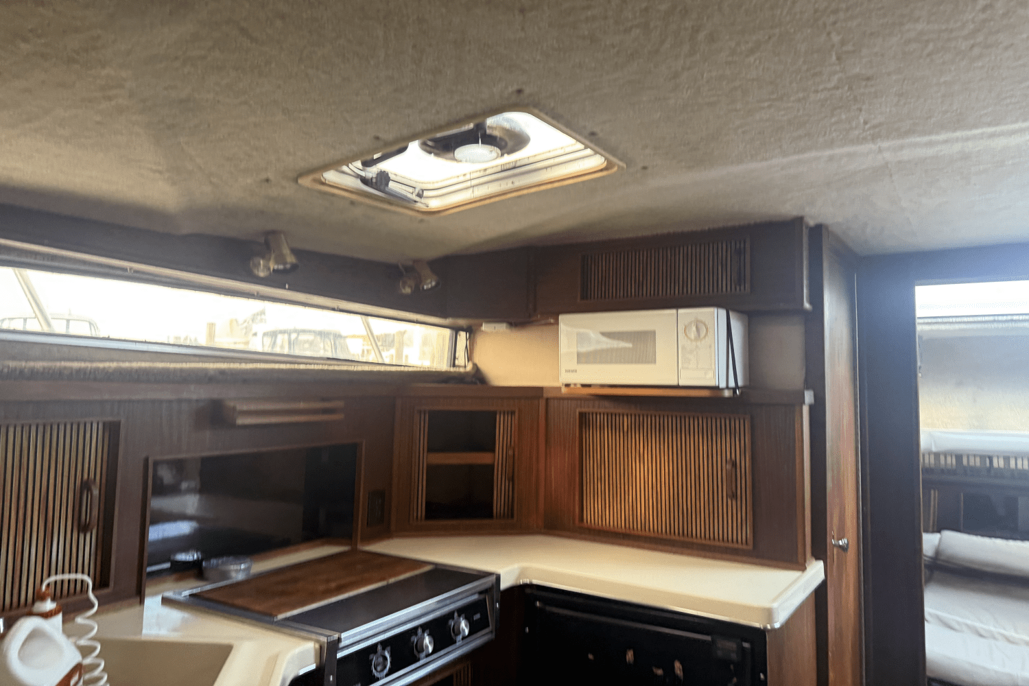 1986 Sea Ray 340 SUNDANCER Image Thumbnail #37