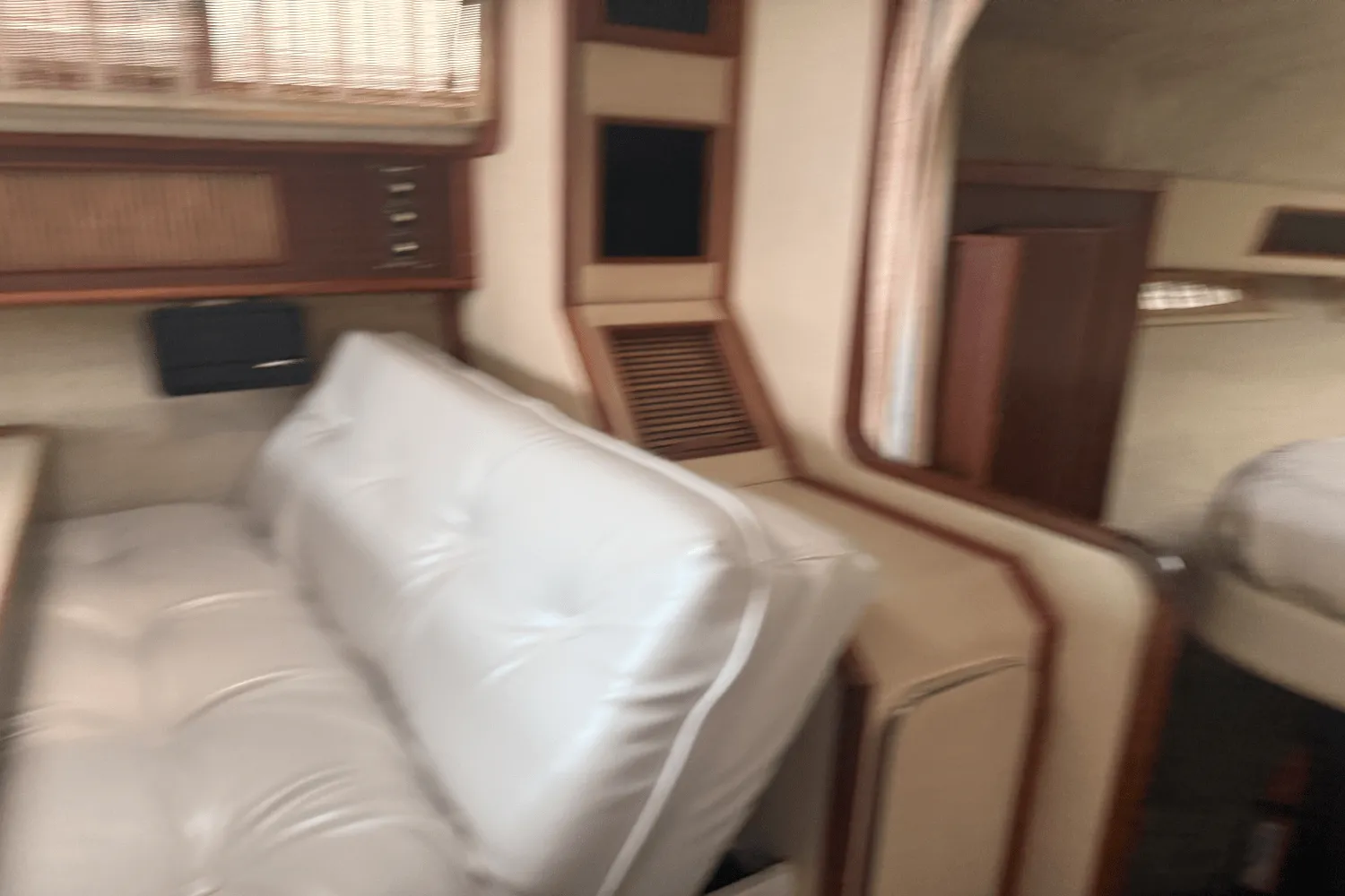 1986 Sea Ray 340 SUNDANCER Image Thumbnail #32