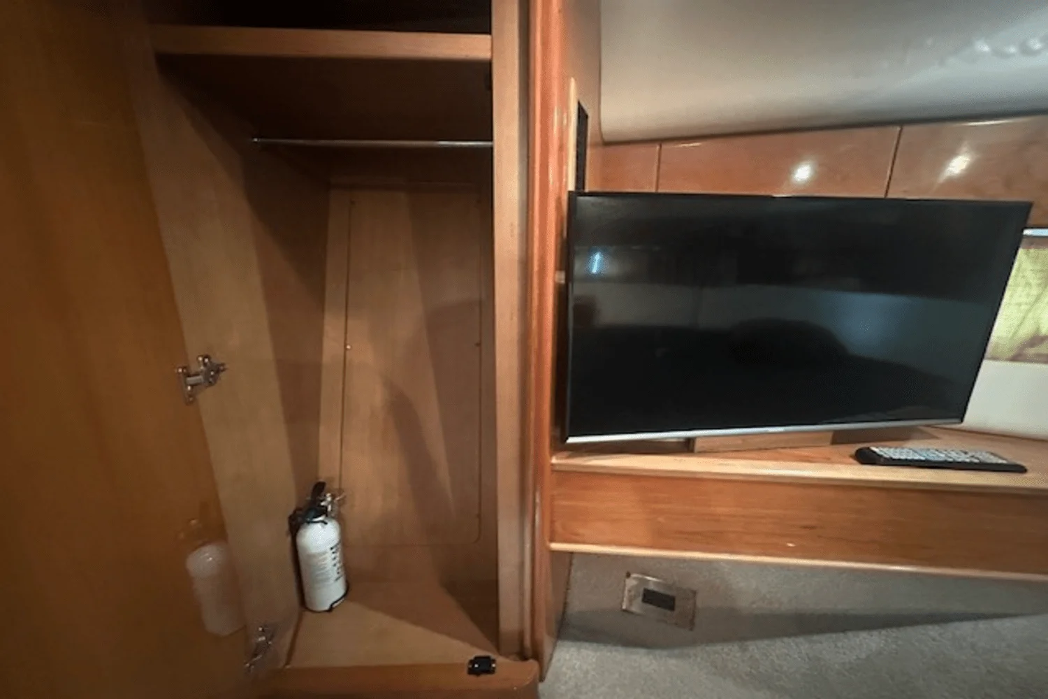 1998 Viking 52 FLYBRIDGE Image Thumbnail #51