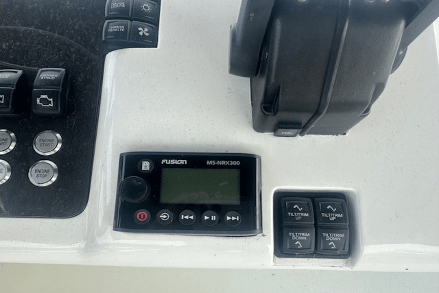 1998 Viking 52 FLYBRIDGE Image Thumbnail #27