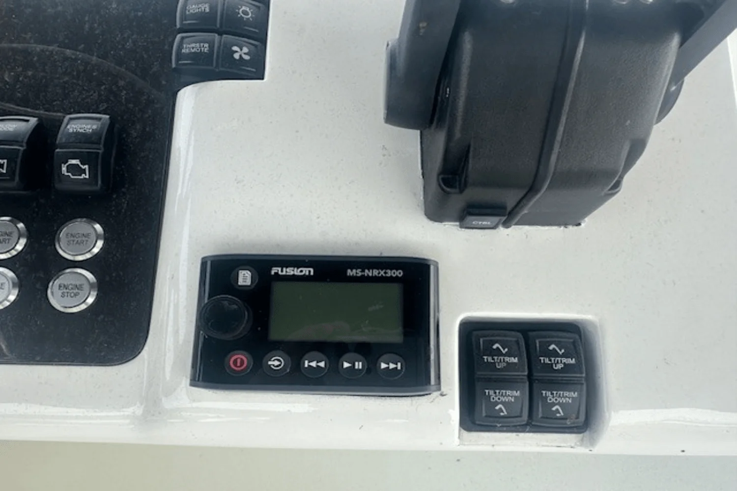 1998 Viking 52 FLYBRIDGE Image Thumbnail #27