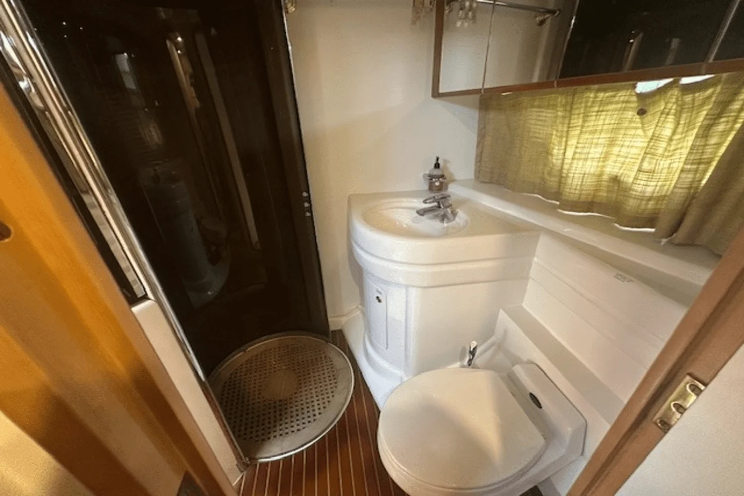 1998 Viking 52 FLYBRIDGE Image Thumbnail #47