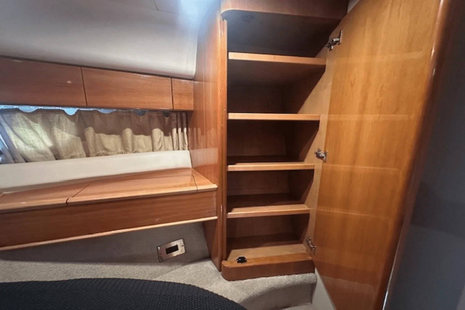 1998 Viking 52 FLYBRIDGE Image Thumbnail #49