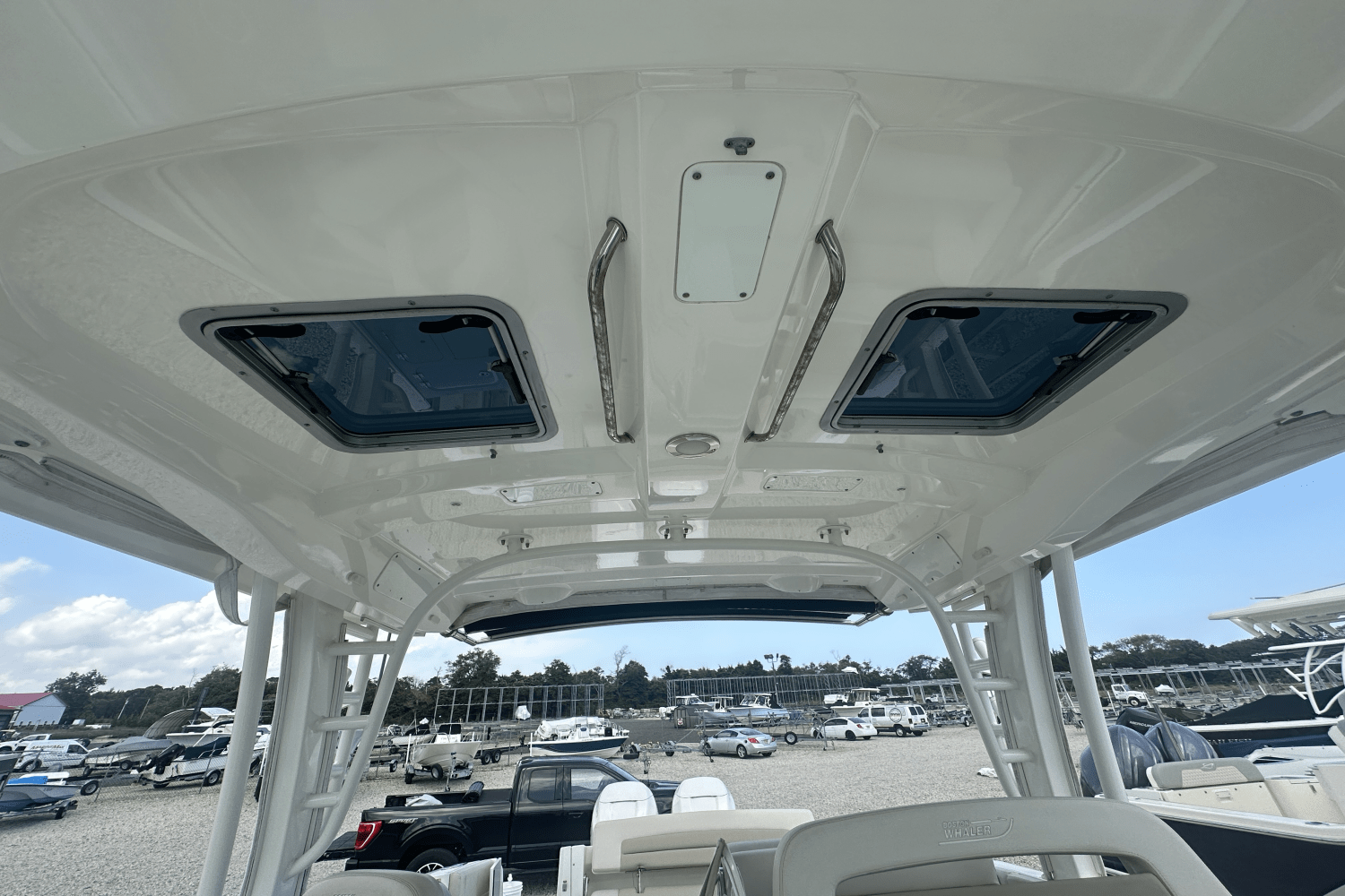 2016 Boston Whaler 320 VANTAGE Image Thumbnail #21