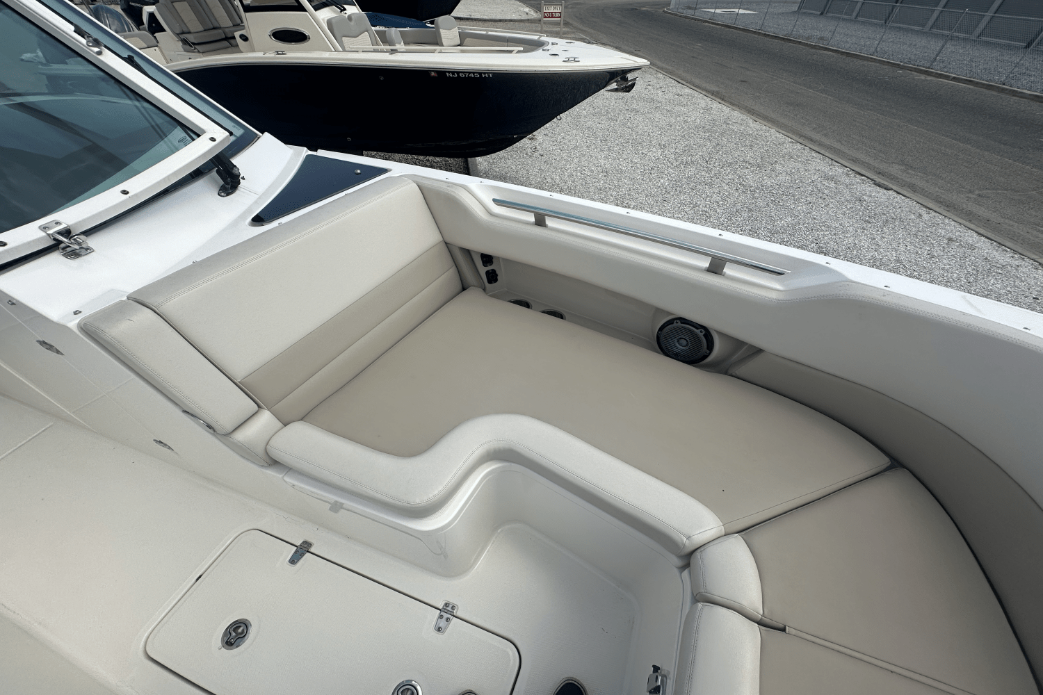 2016 Boston Whaler 320 VANTAGE Image Thumbnail #23