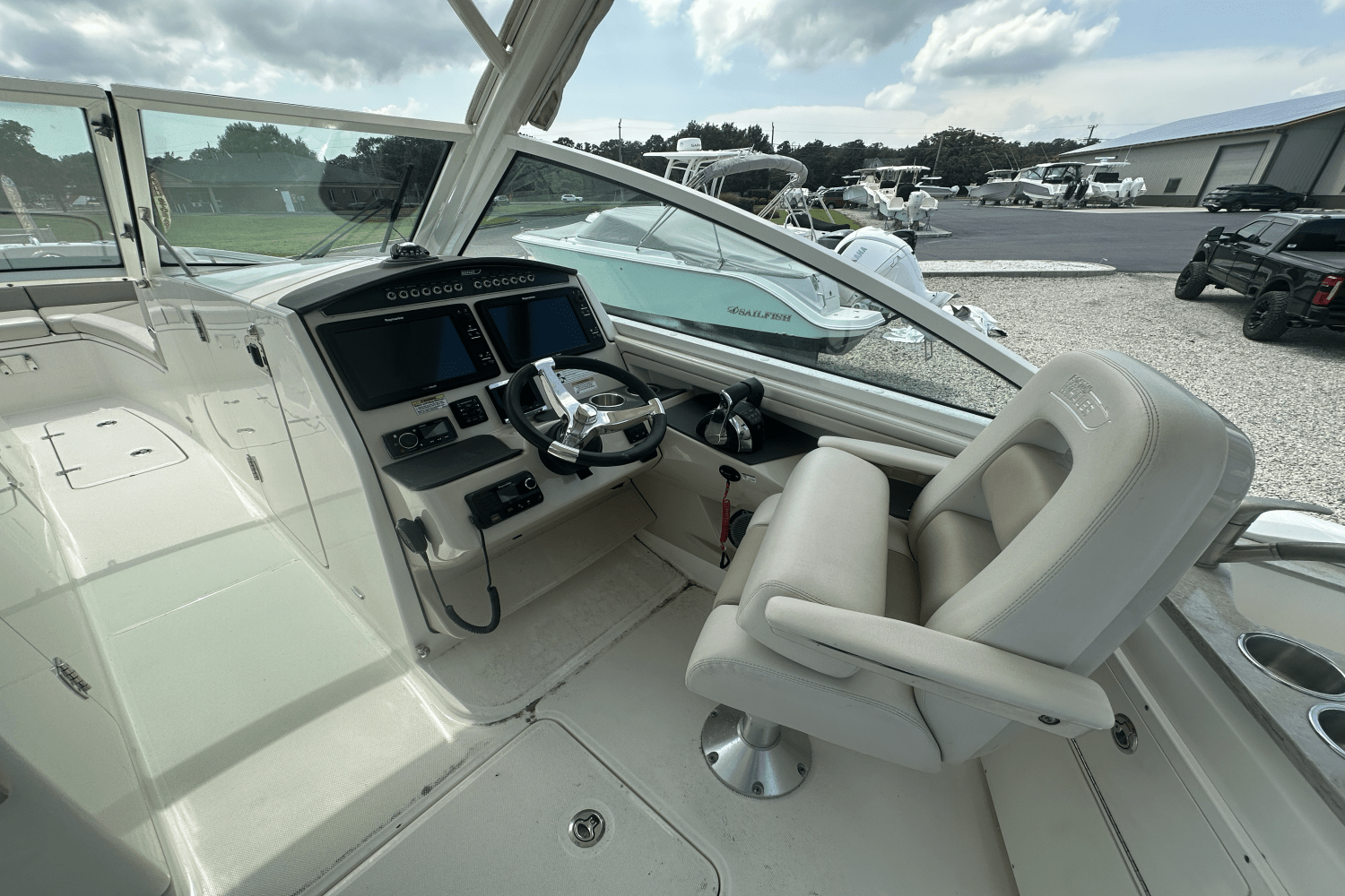 2016 Boston Whaler 320 VANTAGE Image Thumbnail #12