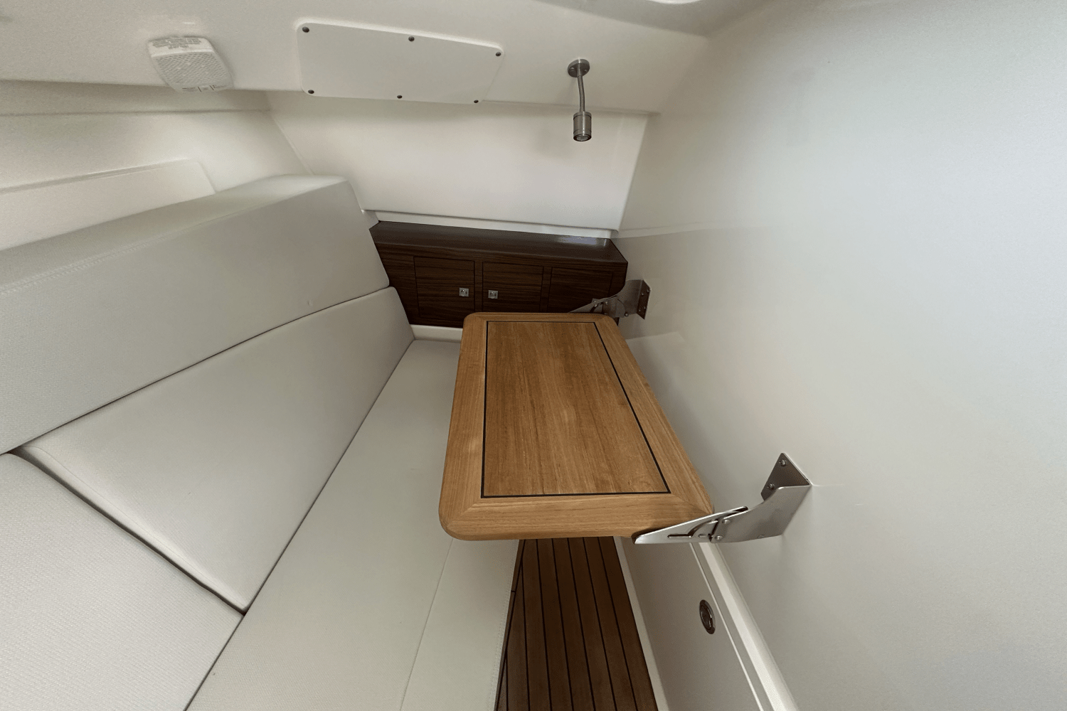 2016 Boston Whaler 320 VANTAGE Image Thumbnail #17