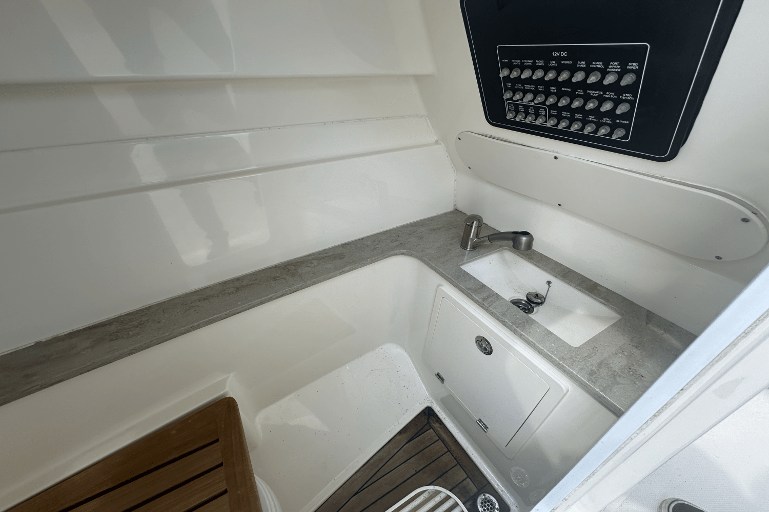 2016 Boston Whaler 320 VANTAGE Image Thumbnail #20