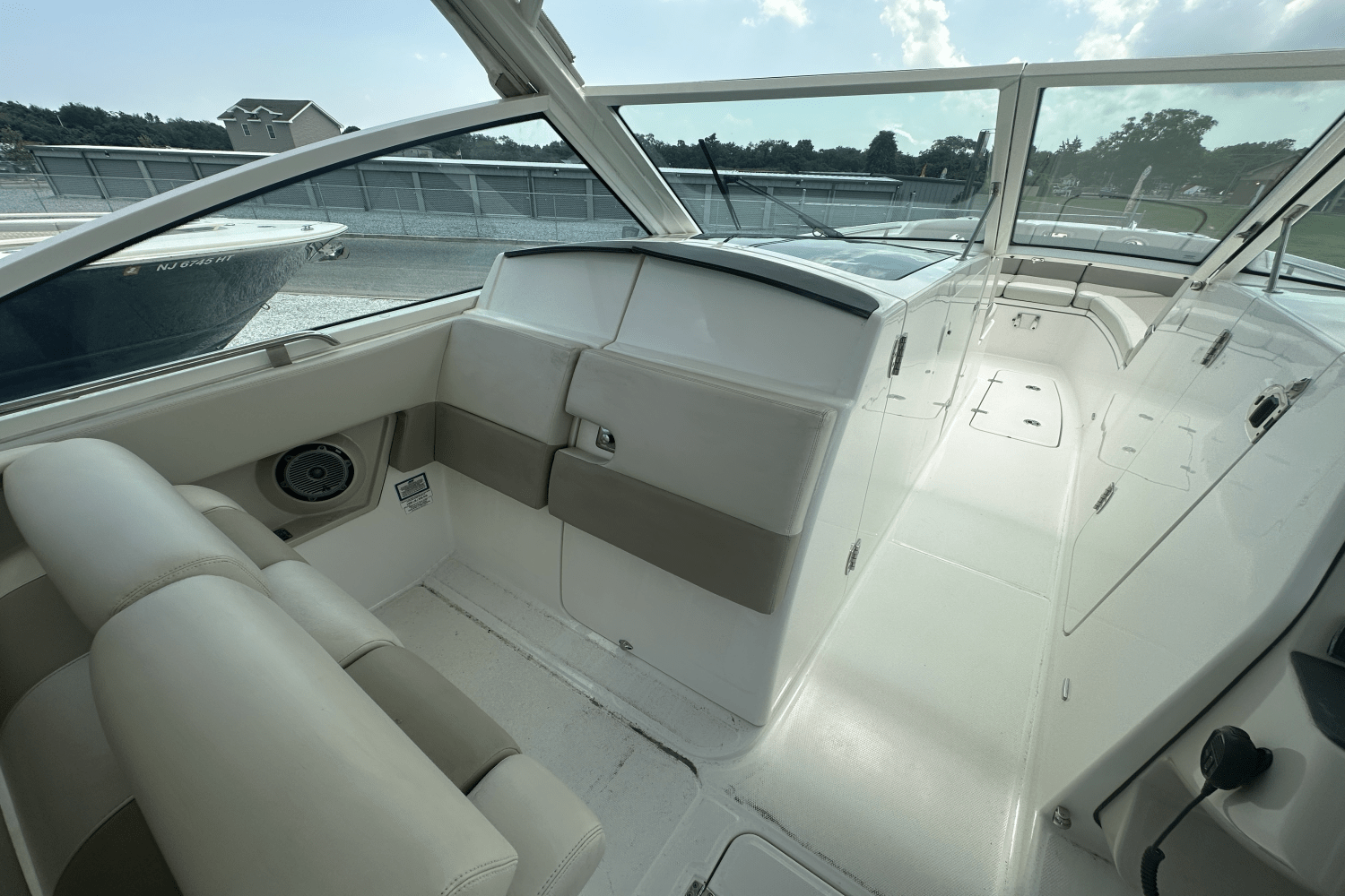 2016 Boston Whaler 320 VANTAGE Image Thumbnail #15