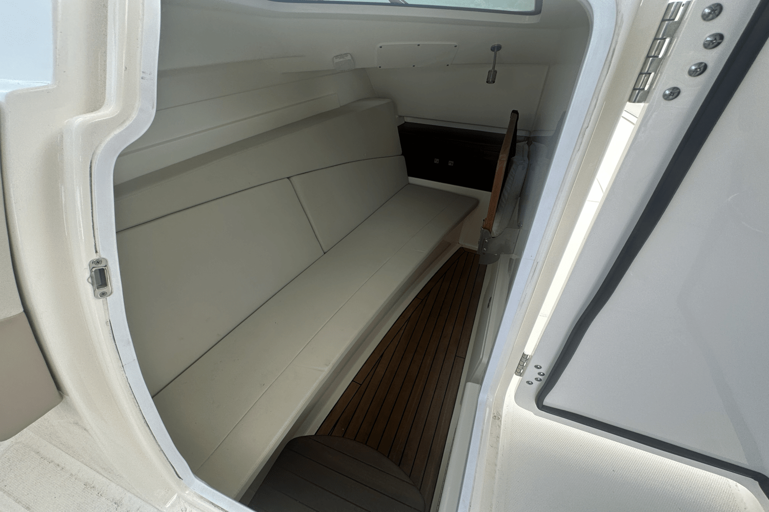 2016 Boston Whaler 320 VANTAGE Image Thumbnail #16