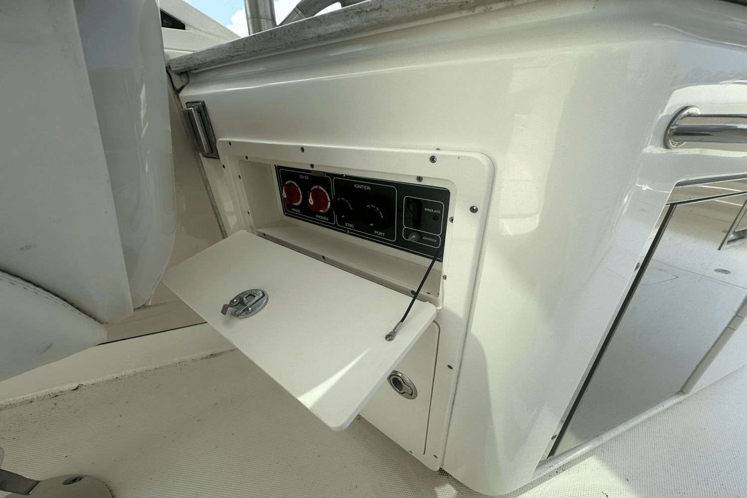 2016 Boston Whaler 320 VANTAGE Image Thumbnail #11