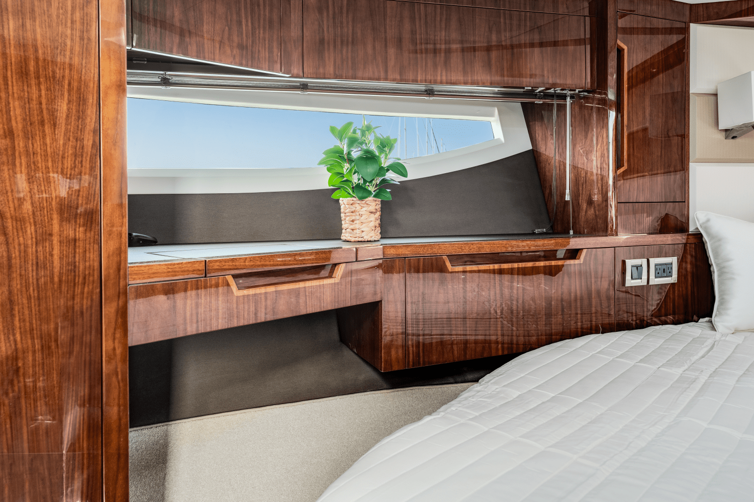 2023 Galeon
                                                             510 SKY Image Thumbnail #37