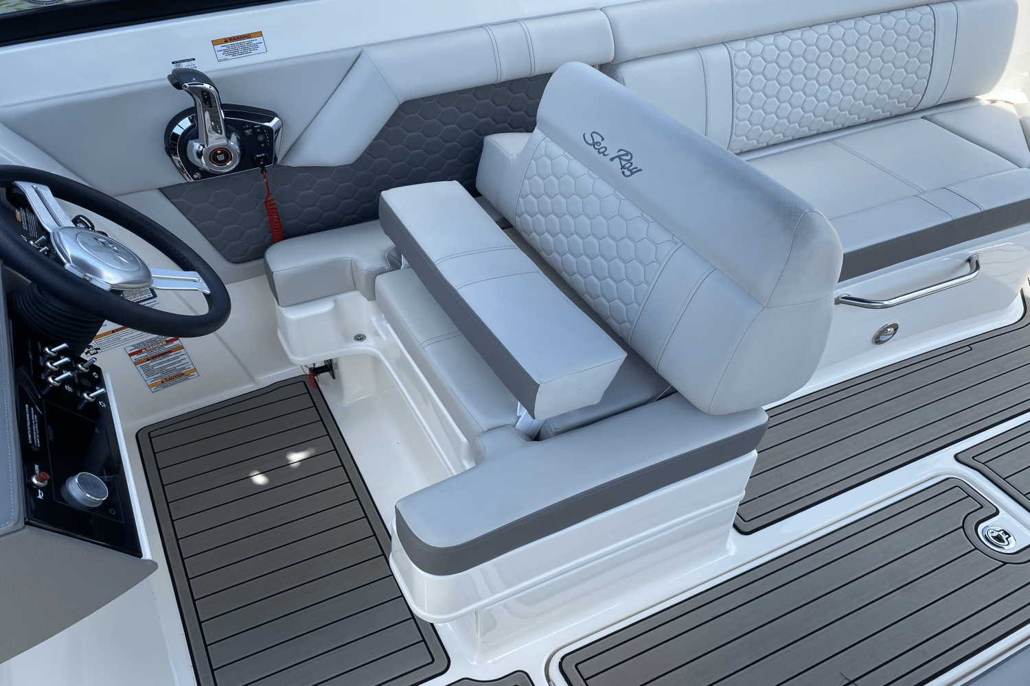 2023 Sea Ray SDX 270 Image Thumbnail #17