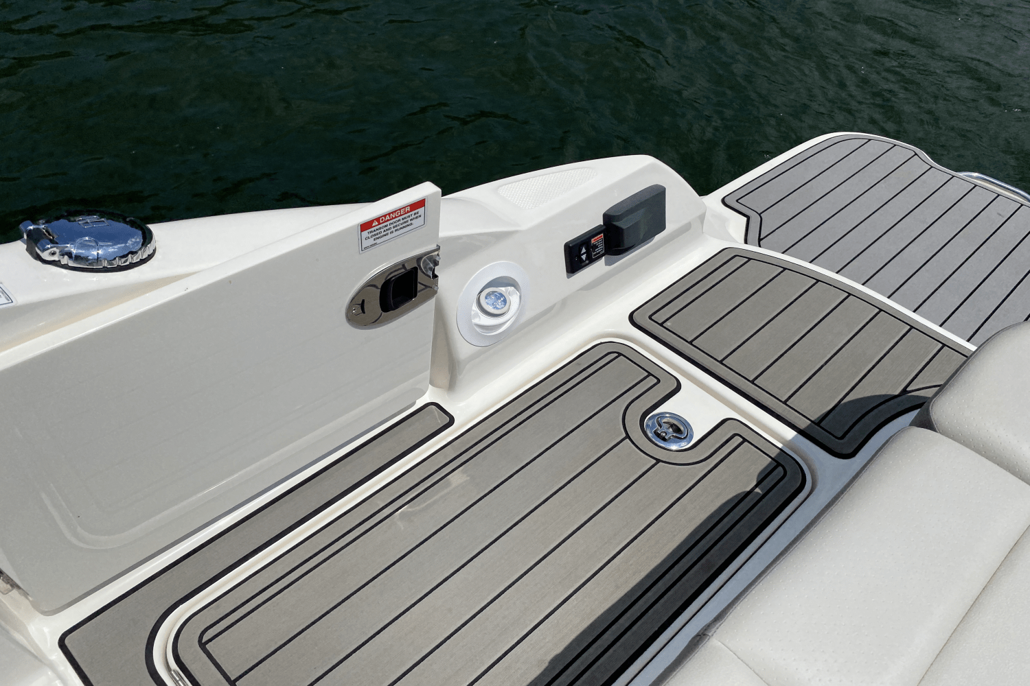 2023 Sea Ray SDX 270 Image Thumbnail #28