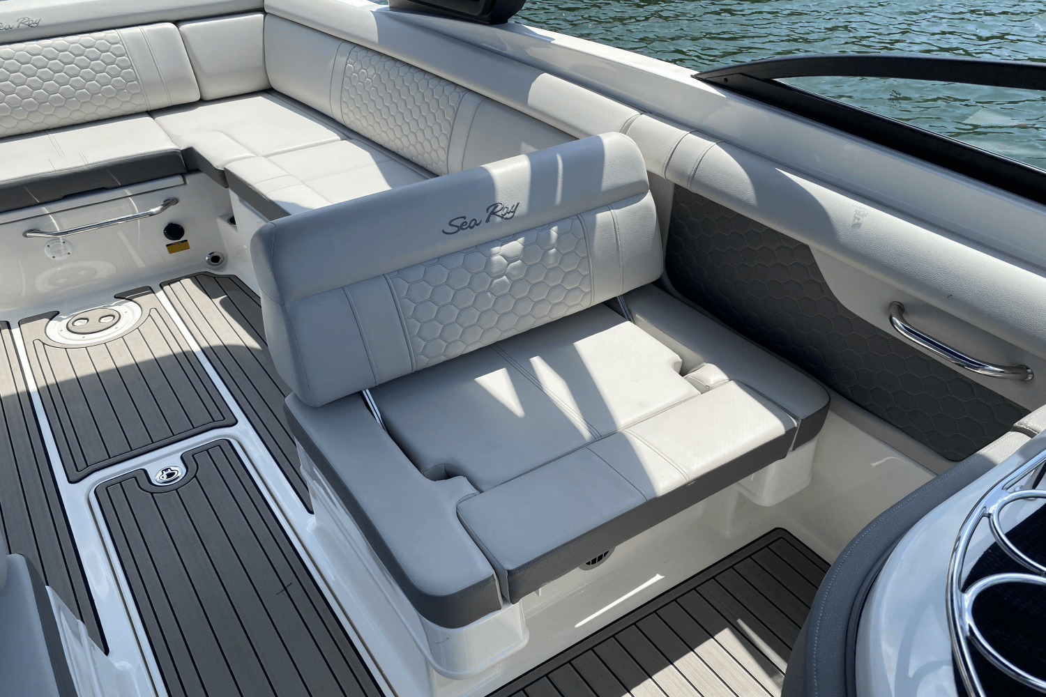 2023 Sea Ray SDX 270 Image Thumbnail #21