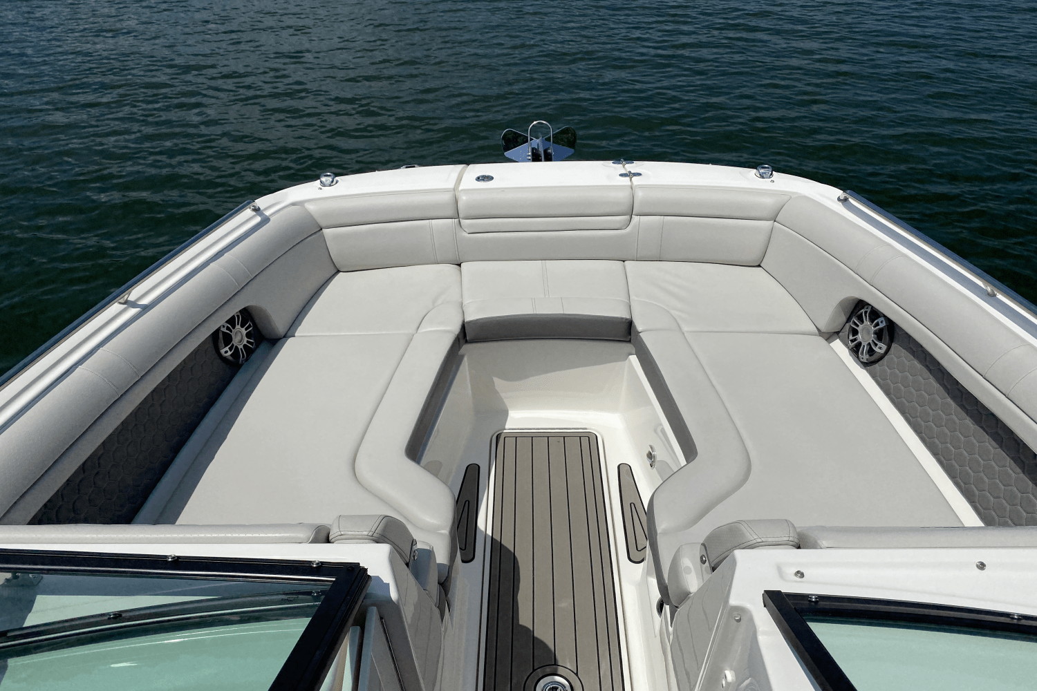2023 Sea Ray SDX 270 Image Thumbnail #8